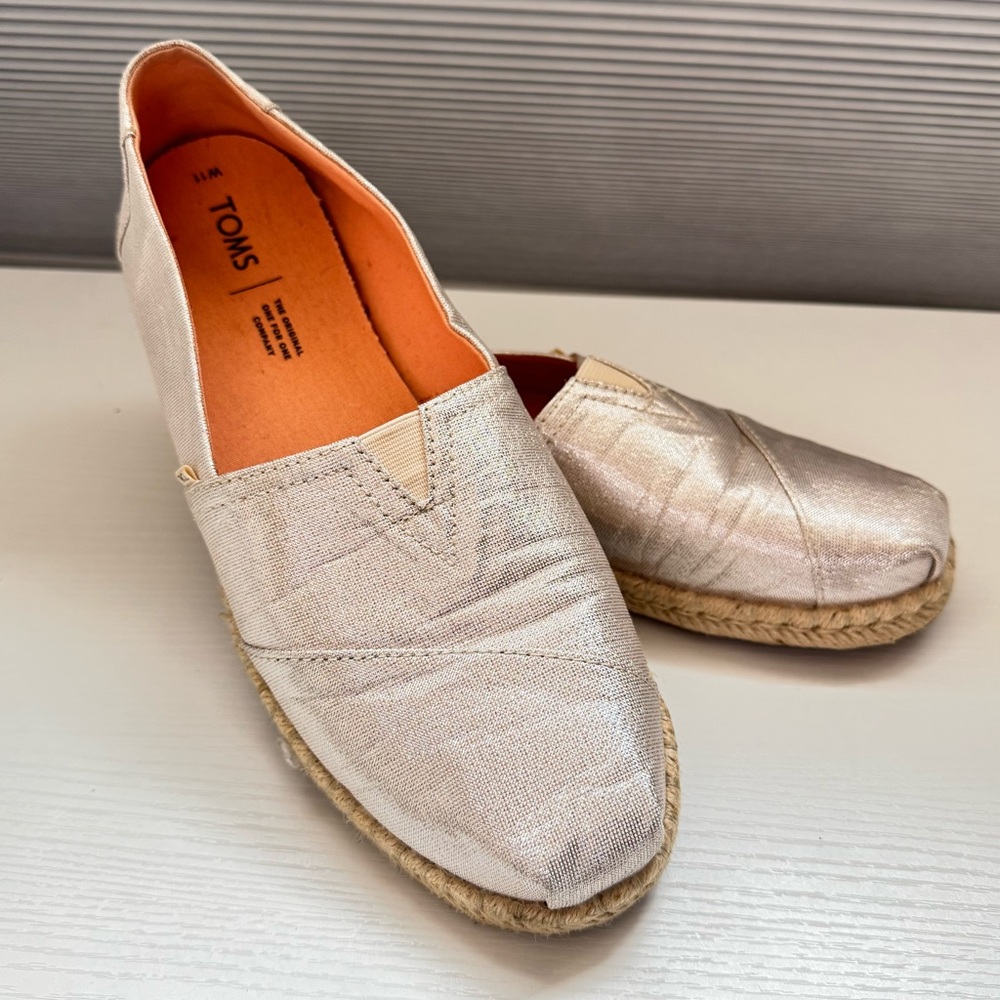 TOMS Women's Light Metallic Gold Slip-On Espadrille
